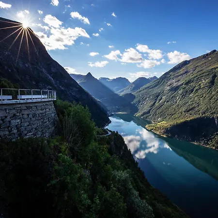 Kompleks wypoczynkowy Geirangerfjorden Feriesenter