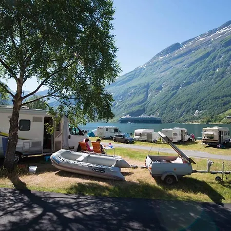 Geirangerfjorden Feriesenter 3*