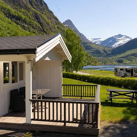 פארק נופש Geirangerfjorden Feriesenter 3*